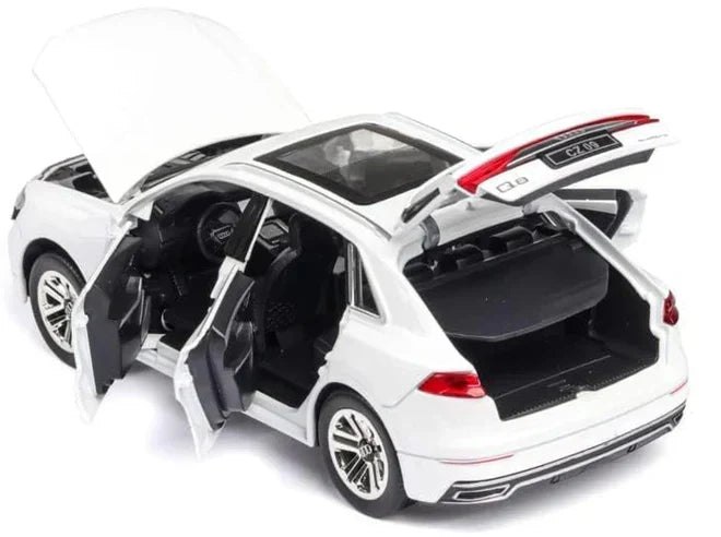 Audi Q8 - Diecast Metal Car - Scale 1:32
