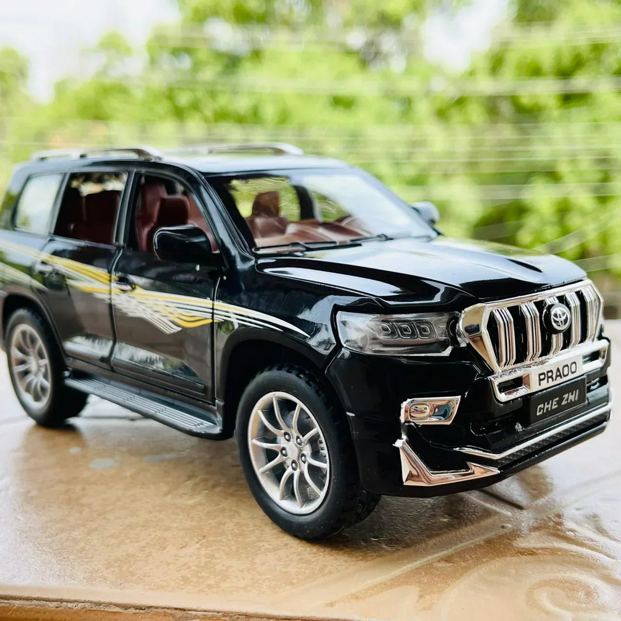 Toyota Land Cruiser Prado - Diecast Metal Car - Scale 1:32 / 1:24