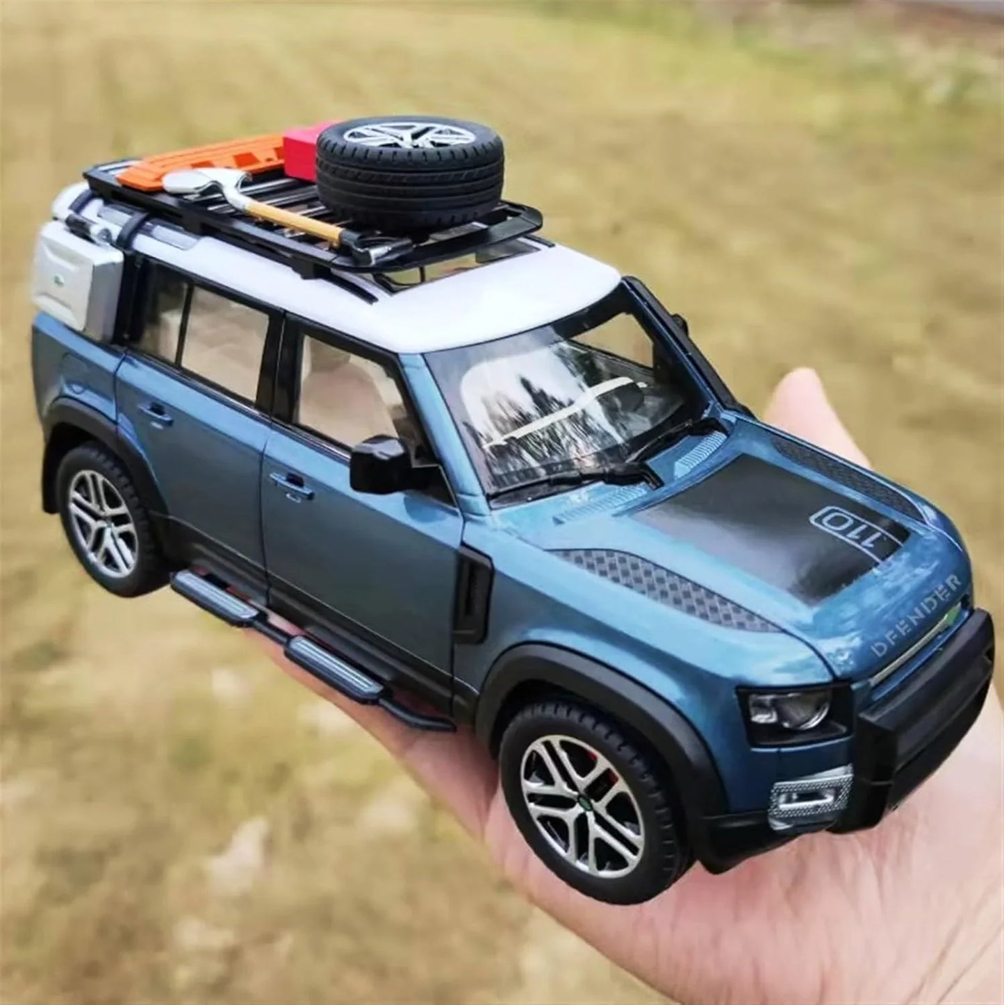 Land Rover Defender Outdoor Edition - Diecast Metal Car - Scale 1:32