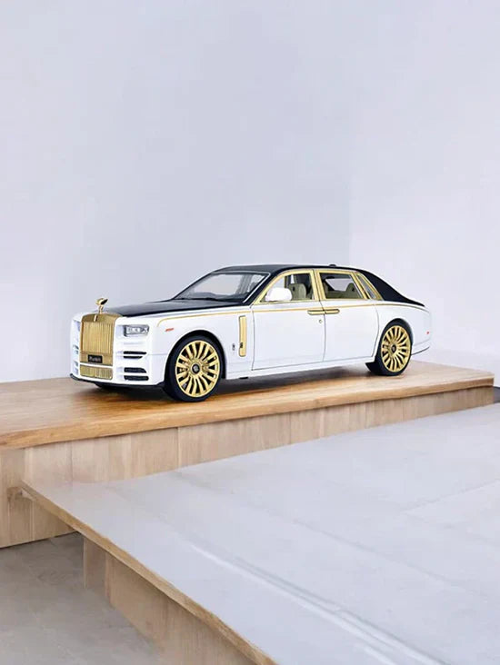 Rolls Royce Phantom Lux Gold - Diecast Metal Car - Scale 1:24